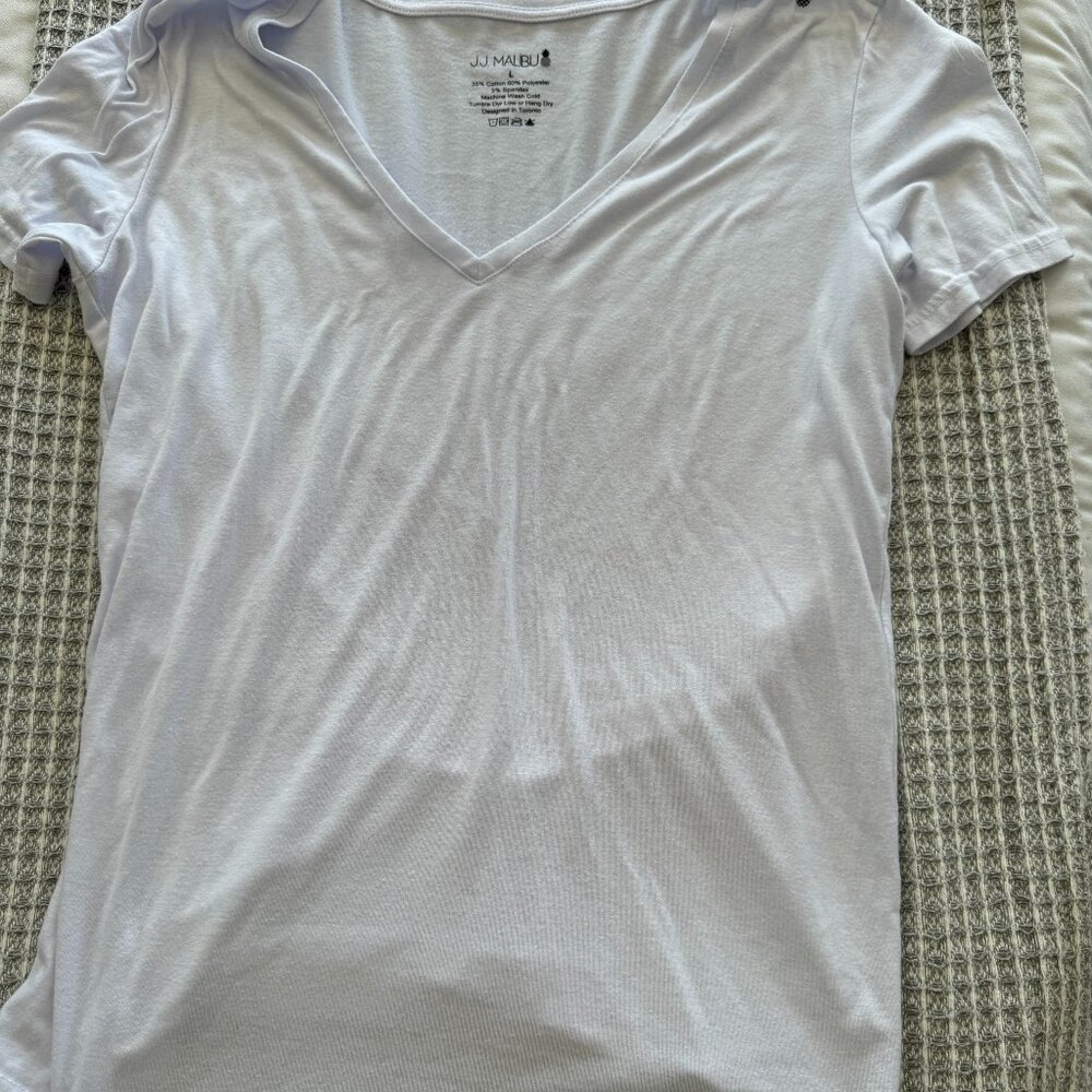 JJ MALIBU WHITE V NECK TSHIRT - LARGE
